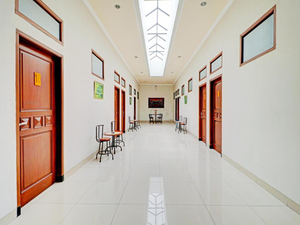 Oyo 90347 Hotel Srikandi Syariah Tasikmalaya Exterior foto